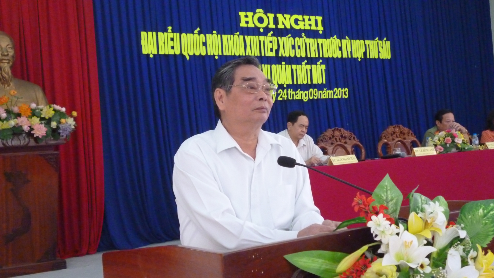 សមាជិកសមាជិការសភាខេត្ត Can Tho ជួបប្រាស្រ័យជាមួយអ្នកបោះឆ្នោត